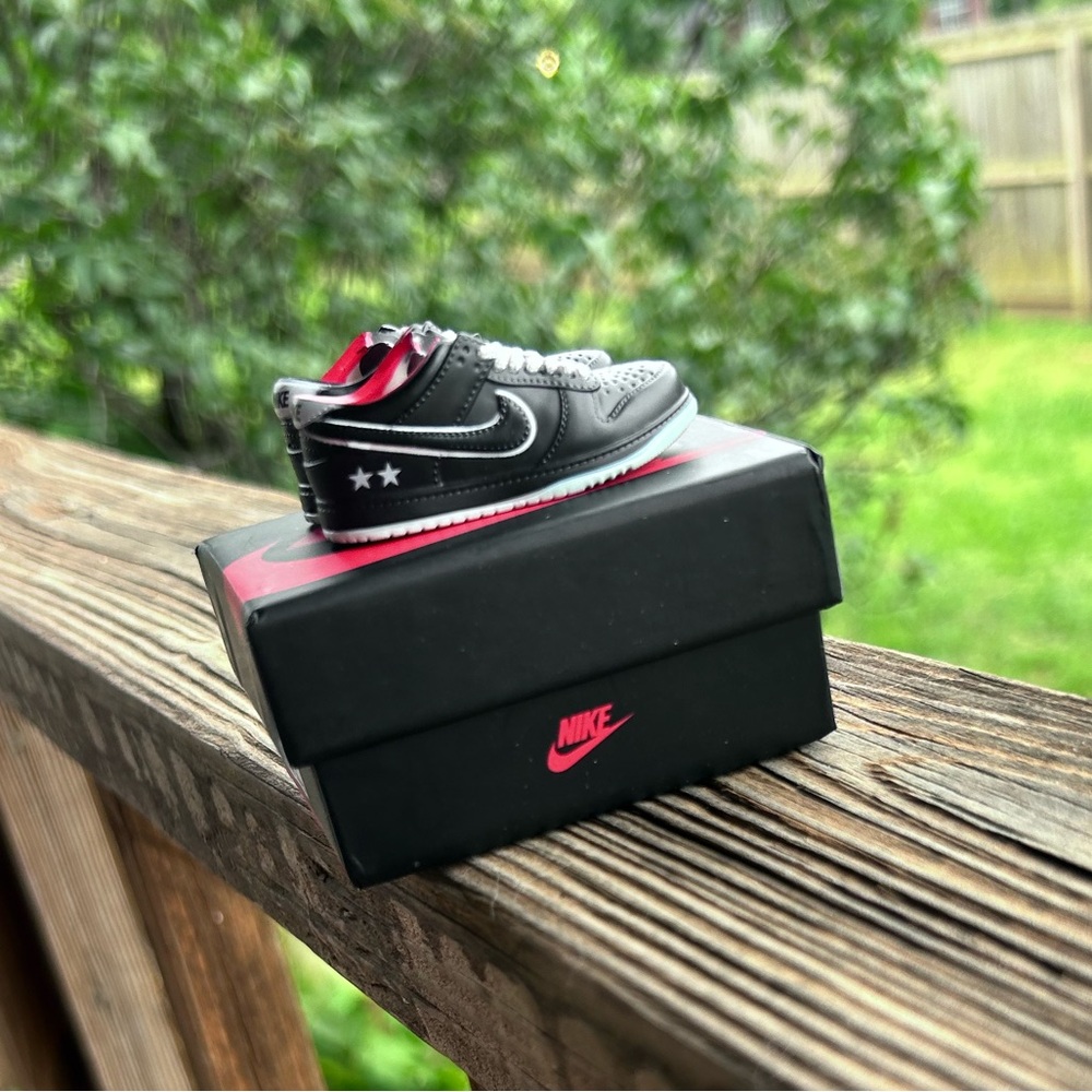 MINI Nike Black & Red Low-Top Sneaker with Star Accents